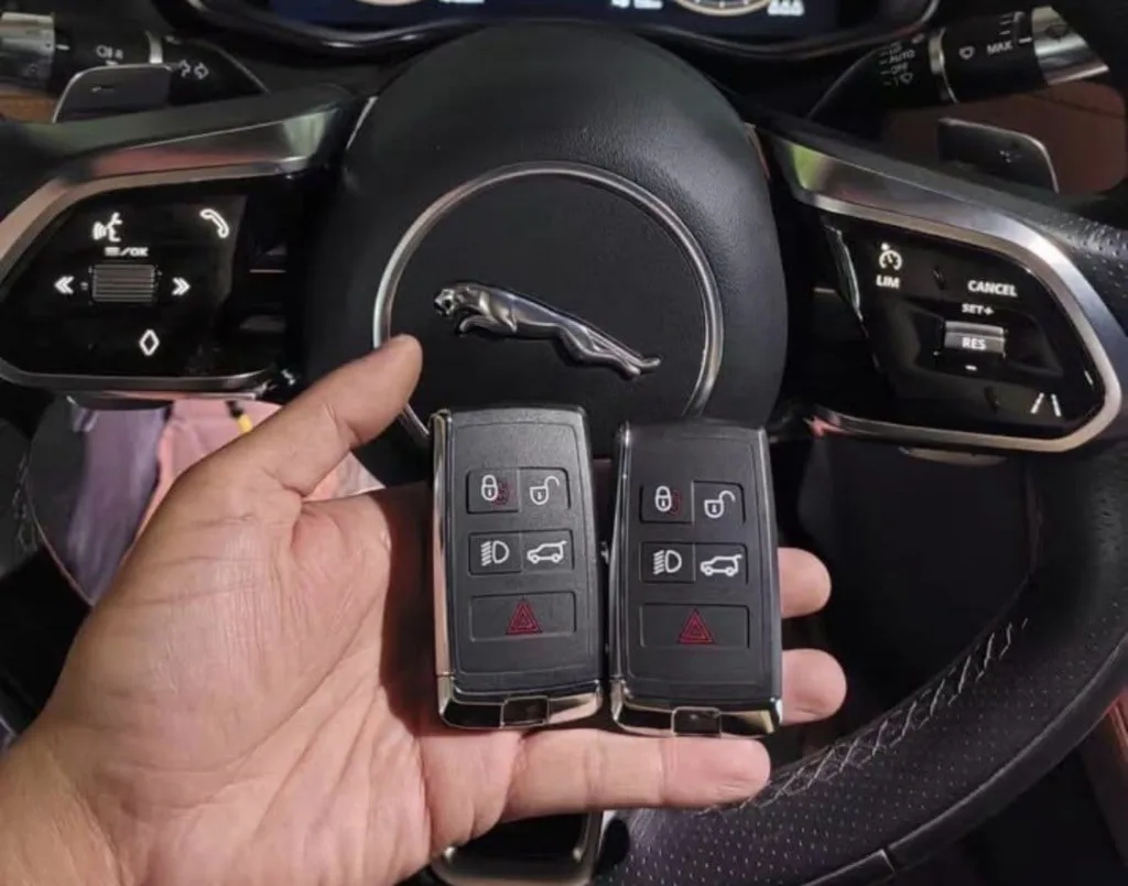 Jaguar 2019: programación de llaves inteligentes en La Villita. Foto del trabajo realizado.