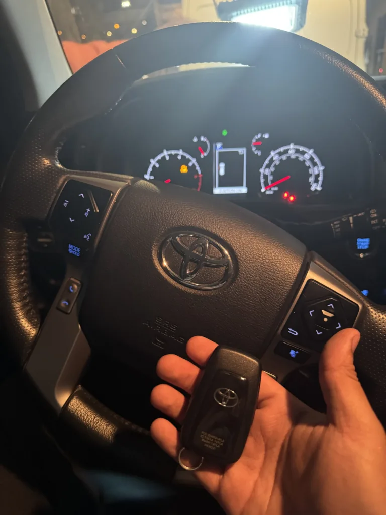 Toyota 4Runner 2024: llaves de proximidad perdidas en Bridgeview. Foto del trabajo realizado.